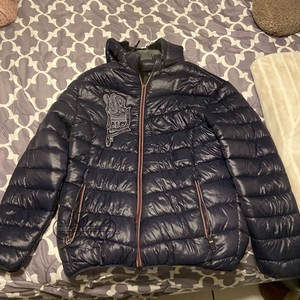 SDL vitrine hommes Puffer haute qualité noir coton éponge français SKYDALIMIT SDL strass pull 480 gsm à capuche pour hommes - Product Image 6