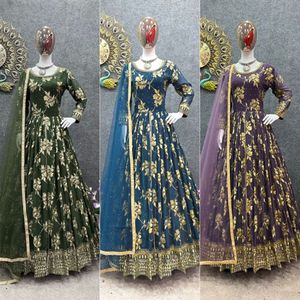 Robe de créateur en Faux Georgette de qualité supérieure avec broderie séquentielle et travail manuel en diamant avec fond et dupata - Product Image 1