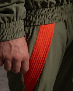 Pantalones cortavientos de nailon para hombre, pantalones con estampado lateral, senderismo, talla y logotipo personalizados, precio al por mayor, pantalones con tachuelas de nailon a rayas laterales - Product Image 3