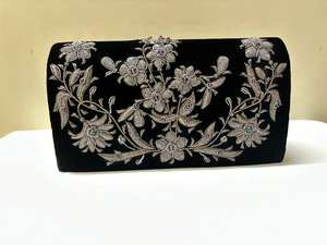 Bolso de mano de noche para mujer Terciopelo negro con Zari gris oxidado Adornado con ónix verde amatista y cuentas granate Monedero hecho a mano - Product Image 2