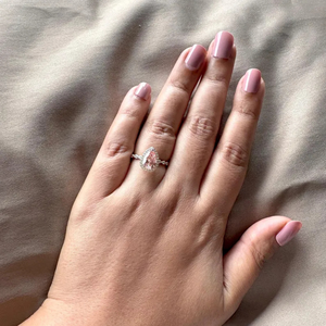 แหวนแต่งงานเพชรทรงลูกแพร์สีชมพูสดใส 1 กะรัต สำหรับผู้หญิง ดีไซน์หรูหรา ประดับเพชรเล็กๆ รอบวง ทอง 14K ได้รับการรับรองจาก IGI ระดับความสะอาด VS - Product Image 4