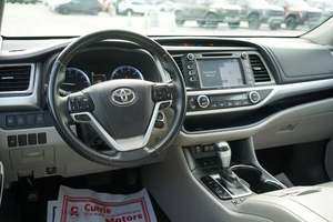 Usado 2018 Toyo-ta Highlander XLE AWD - Product Image 3