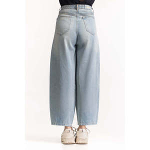 Vaqueros de tiro alto con corte de zanahoria WM-JNS-SS24-007: Elemento de moda sencillo - Product Image 6
