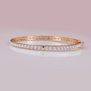 Bracelet de luxe en argent sterling taillé en diamant de laboratoire pour femme Nouveau design personnalisé Bracelet à breloques classique Cadeau d'anniversaire parfait - Product Image 3