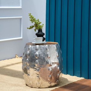 Table d'appoint moderne en verre de forme carrée avec base en métal, parfaite pour le salon, le café, le bureau et les espaces élégants de l'Inde - Product Image 1