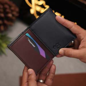 Non. Portefeuille de luxe à trois volets en cuir de vachette bleu bordeaux avec fonction RFID, en cuir véritable d'alligator et nylon ouvert pour le rangement de billets - Product Image 1