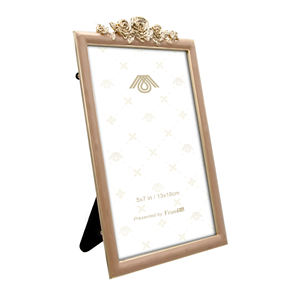 กรอบรูปสี่เหลี่ยมผืนผ้าสีชมพูทำจากโลหะผสมสังกะสี ขนาด 5x7 นิ้ว ลายดอกกุหลาบ ดีไซน์หรูหรา เหมาะสำหรับเป็นของขวัญในวันหยุดและวันครบรอบ - Product Image 3