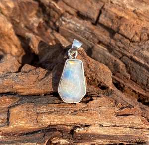 Pendentif en pierre de lune artisanaux en argent sterling 925, collier en pierre précieuse, bijoux en pierre de lune pour femme, cadeau - Product Image 3