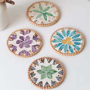 Sous-verres de motif de panier de coquille de rotin de blocage de couleur classique du Vietnam artisanat en osier de Style de fleur colorée pour la décoration de bureau - Product Image 5