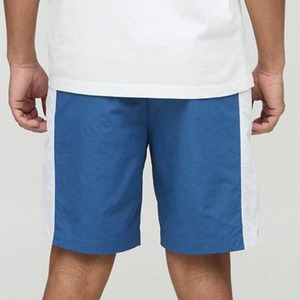 Venta al por mayor cintura elástica de longitud media pantalones cortos de nailon estampados para hombres ajuste relajado último estilo de calle precio de fábrica - Product Image 5
