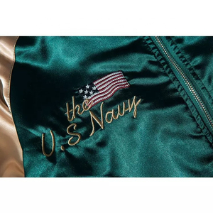 Chaqueta Bomber Varsity de Satén Personalizada para Invierno, con Letras Bordadas, Patrón Decorativo Sublimado, Logotipo Impreso en 3D - Product Image 3