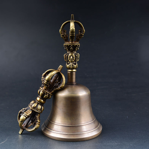 Campana ghanta budista de latón macizo tradicional con mango Dorje, un objeto significativo para la purificación, a precios al por mayor. - Product Image 2