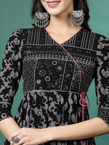 Último Diseño Tradicional Indio-Pakistaní, Kurti Casual y Elegante para Mujer, Negro, Bordado, de Rayón, Cuello en V, Corte en A, con Pantalón - Product Image 6