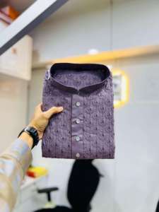 Ensemble Kurta Pyjama pour Hommes de Haute Qualité avec Broderie et Tissu Unique pour un Look Moderne Liste de Prix de Vente en Gros Disponible - Product Image 3