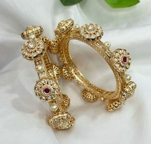 Ensemble de deux bracelets ouvrables en or plaqué laiton de qualité supérieure, sertis de moissanite Polki, collection mariage pour femmes - Product Image 2