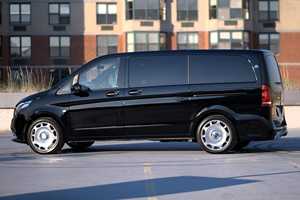 Metris 2023 USADO EN EXCELENTES CONDICIONES, Conversión Estilo Maybach - Product Image 3