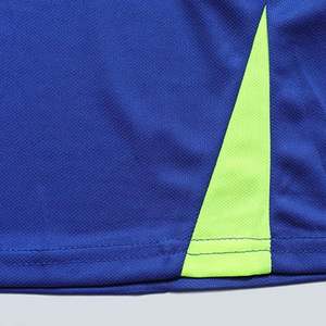 2025 dernière conception usine gros logo personnalisé hommes col en V tricot polos à manches courtes t-shirt décontracté - Product Image 5