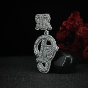 Colgante de Letra Inicial con Moissanita de Corte Brillante Redondo de Lujo, Joyería de Alfabeto Personalizada, Regalo para Hombres y Mujeres por Phoenix Enterprise - Product Image 4