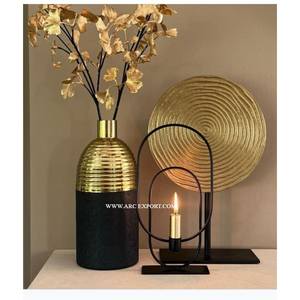 Vente en gros de table de luxe en métal de qualité pour la maison Vases à fleurs décoratifs Vases à fleurs au design moderne poli or à un prix raisonnable - Product Image 3