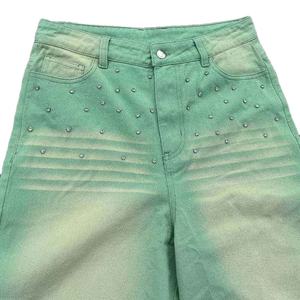 Designs élégants et flashy, spécialement conçus pour les fashionistas modernes à la recherche de pantalons en jean ornés de strass de qualité. - Product Image 3