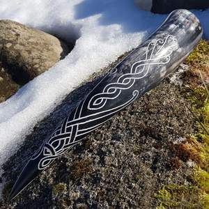 LA CORNE À BOIRE NATURELLE Corne à boire Viking festive fabriquée à la main pour l'hydromel et la bière Parfait pour les fêtes de Noël et les vacances - Product Image 5