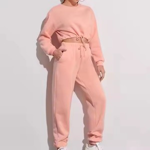 Chándal de felpa francesa liso personalizado, sudadera recortada con cuello redondo, conjunto de 2 piezas, chándal de algodón y poliéster para mujer - Product Image 6