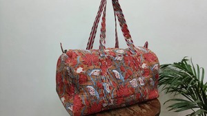 Bolsa de Lona Acolchada Hecha a Mano con Estampado Floral Marrón, Gran Capacidad, para Deporte, Fin de Semana, Yoga, con Asa de Hombro - Product Image 5