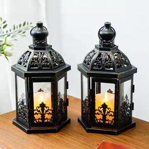 Lanterne en métal noir avec un magnifique motif floral brodé pour la maison, le jardin, les mariages et la décoration festive - Product Image 2