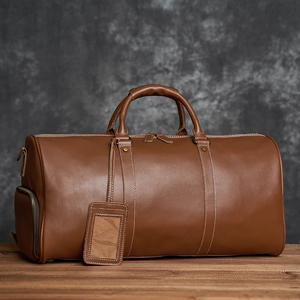 Sac de voyage en cuir véritable marron avec fermeture à glissière et sangle réglable pour les voyages - Product Image 2