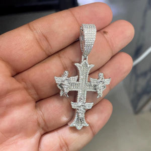 Pendentif croix personnalisé en moissanite de qualité supérieure, testé au diamant, collier croix classique, prix de gros - Product Image 1