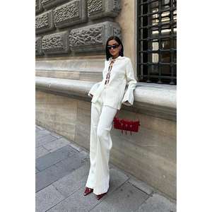 Conjunto de Tejido de Punto Acanalado Krysia 9959 con Detalle de Amarre Transpirable - Product Image 1