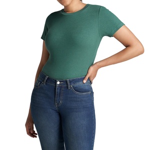 T-shirt moderne pour femme, conçu pour un port confortable, offrant un look frais et une présence équilibrée dans la vie quotidienne. - Product Image 2