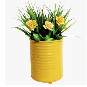 Maceta de flores de metal de buena calidad de color amarillo con Acabado brillante con color y tamaño personalizados con tamaños de 7,5x9 pulgadas - Product Image 1