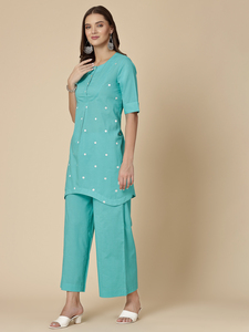 Conjunto de Kurta de Algodón Bordado con Cuello Redondo y Manga Tres Cuartos para Mujer, con Pantalones Palazzo, Elegante y Moderno, de Largo Corto - Product Image 2