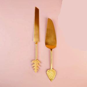 ชุดเครื่องตัดและเซิร์ฟเวอร์เค้กสเตนเลสสตีลสีทองสำหรับงานแต่งงาน,ด้ามจับลายใบไม้และต้นคริสต์มาสแบบปรับแต่งโลโก้ได้ตามต้องการ - Product Image 1