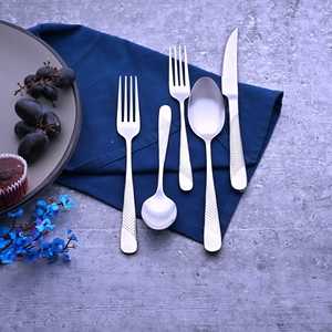 Juego de Cubiertos Reutilizables de Acero Inoxidable Premium, 5 Piezas, Modernos, Lujosos, Minimalistas, con Acabado de Espejo, Versátiles para Bodas y Restaurantes - Product Image 1