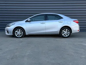 COROLLA XI 2013 (E160, E170, E180) Bajo Kilometraje, Motor en Buen Estado, Transmisión Automática, Techo Panorámico, Luces, Listo para Enviar - Product Image 3