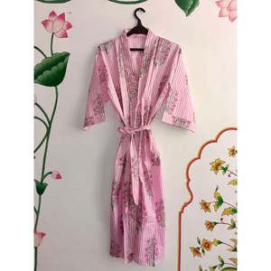 Cubrecamisón de tela tejida con rayas rosa suave de Jaipur para primavera - Product Image 1