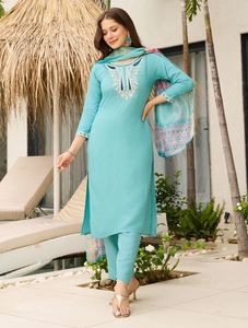 Pantalon Kurti gracieux avec ensemble Dupatta avec broderie fine tenue traditionnelle trois pièces pour femme parfaite pour une tenue de fête - Product Image 2