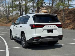 รถยนต์มือสอง ปี 2023/24 LX 600 4 ประตู SUV ขับเคลื่อน 4 ล้อ (เครื่องยนต์ 3.4 ลิตร 6 สูบ เทอร์โบ 10 สปีด) พร้อมจัดส่งและส่งมอบอย่างรวดเร็ว - Product Image 2