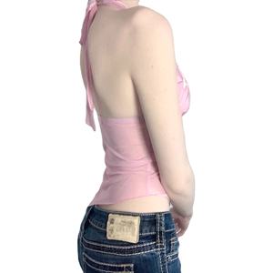 Top corto de punto con logo floral frontal para mujer, estilo europeo, casual de verano, con diseño de espina de pescado, hombro regular, manga corta, de secado rápido - Product Image 5