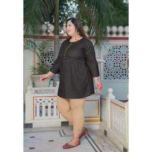 Pantalones cortos Kurti de mujer de talla grande de rayón negro con estampado floral cortos de talla grande - Product Image 2