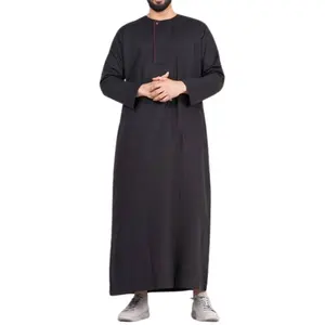 Pakistan fait 2024 hommes musulman islamique Jubbah Thobes haute qualité traditionnel arabe Qatar Style Robes en gros vêtements pour hommes