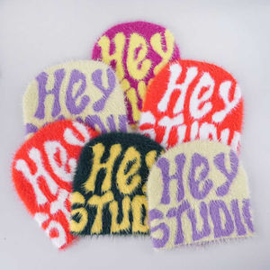 Y2K Winter Skull Crochet Knit Jacquard Mohair Beanie Logotipo personalizado Patrón estampado de algodón de alta calidad para ropa de playa - Product Image 6