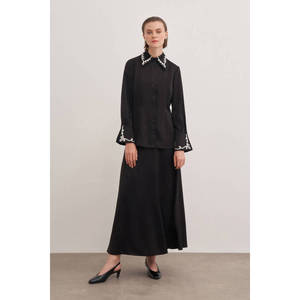 เสื้อเชิ้ตคลาสสิคสีดำผ้าป๊อปลินทรงหลวมแขนยาวแบบเสื้อกล้าม - Product Image 1