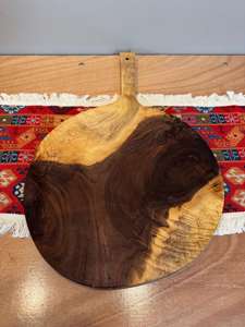 Grande planche à découper en bois de noyer rustique, 22 x 15 pouces, planche en bois massif avec poignée pour la préparation des aliments, le service et les cadeaux - Product Image 2