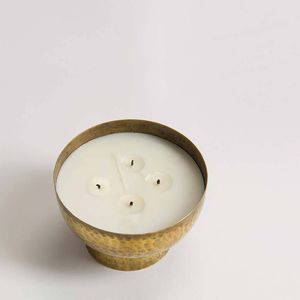 Pot à bougie en cire métallique moderne avec finition mate adapté aux maisons minimalistes et aux décorations de salon contemporaines - Product Image 5