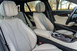 รถ SUV ปี 2024 ระบบขับเคลื่อนสี่ล้อ (AWD) 7 ที่นั่ง เกียร์อัตโนมัติ หลังคาพาโนรามิก เครื่องยนต์เทอร์โบทรงพลัง ขนาดใหญ่ หรูหรา สะดวกสบายสูง - Product Image 2