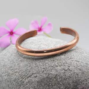 Bracelet en cuivre artisanal traditionnel adapté aux acheteurs internationaux à la recherche de bijoux en métal d'inspiration culturelle - Product Image 5