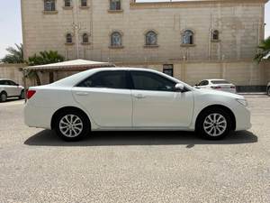 รถยนต์มือสอง ปี 2015 รุ่น AURION XLE Hybrid AWD Sedan เบาะหนัง ระบบควบคุมความเร็วอัตโนมัติ ACC เกียร์อัตโนมัติ กล้อง 360 องศา พวงมาลัยซ้าย - Product Image 3